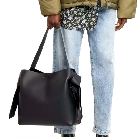 ACNE STUDIOS Musubi Midi knotted leather shoulder bag - Picture 1 of 16